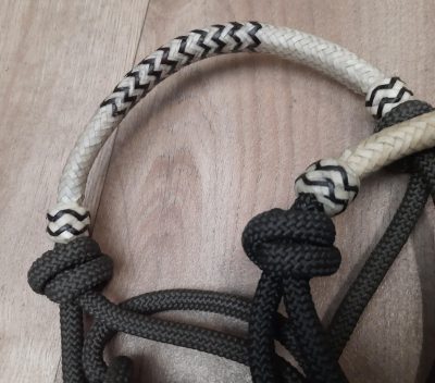Naruriimu GVR Rope Halter w/Rawhide