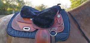 Istuinpehmuste merinolampaankarvaa EDIX Merino sheepskin seat saver for Western saddle